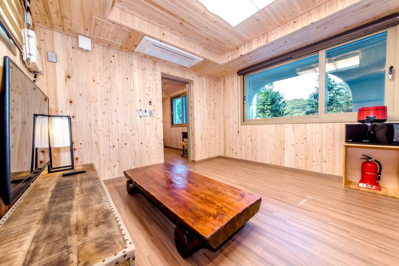 Dongbackdongsan Pension Čedžu Exteriér fotografie
