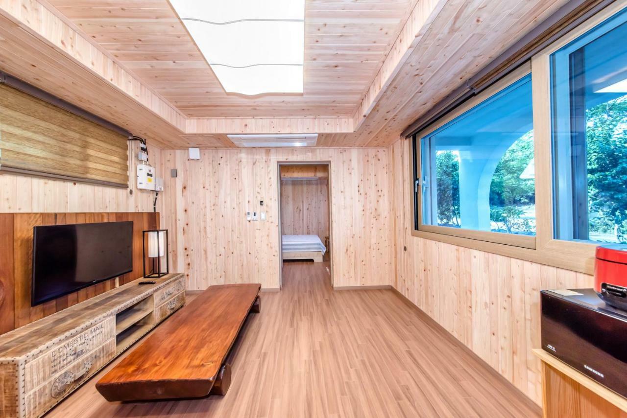Dongbackdongsan Pension Čedžu Exteriér fotografie