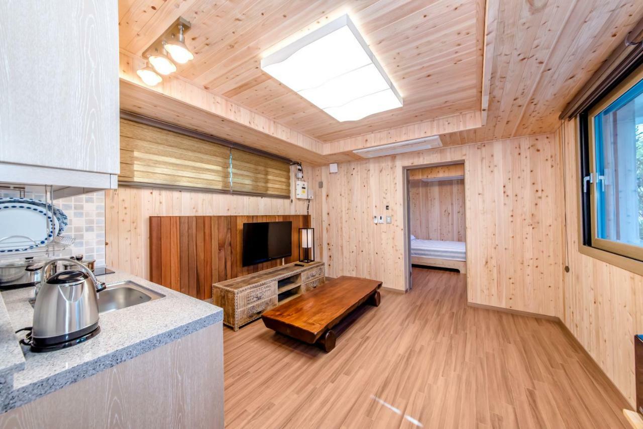 Dongbackdongsan Pension Čedžu Exteriér fotografie